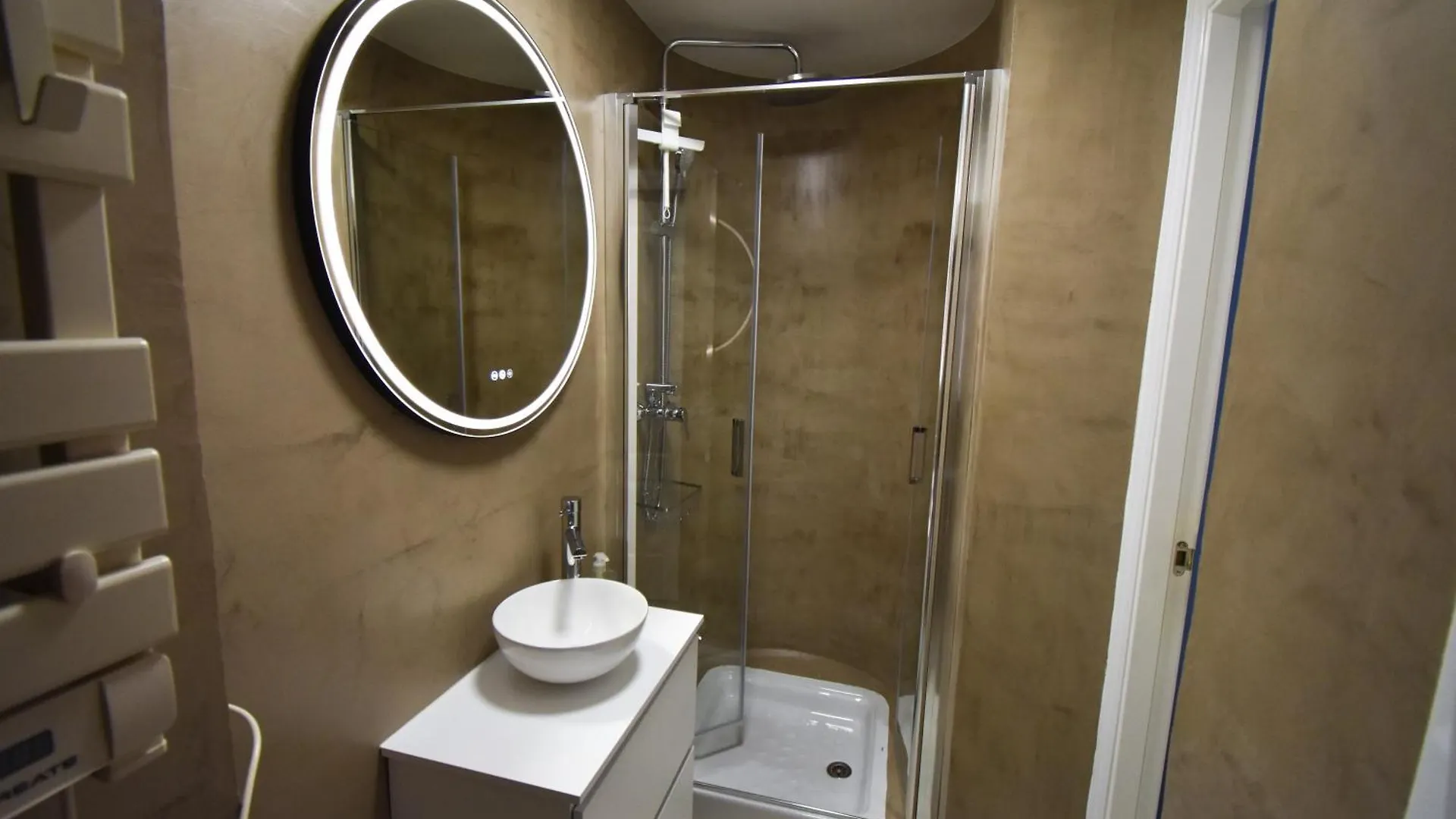 The Coral Breeze - Top Floor Apartment With Spectacular Views 마닐바 0*,