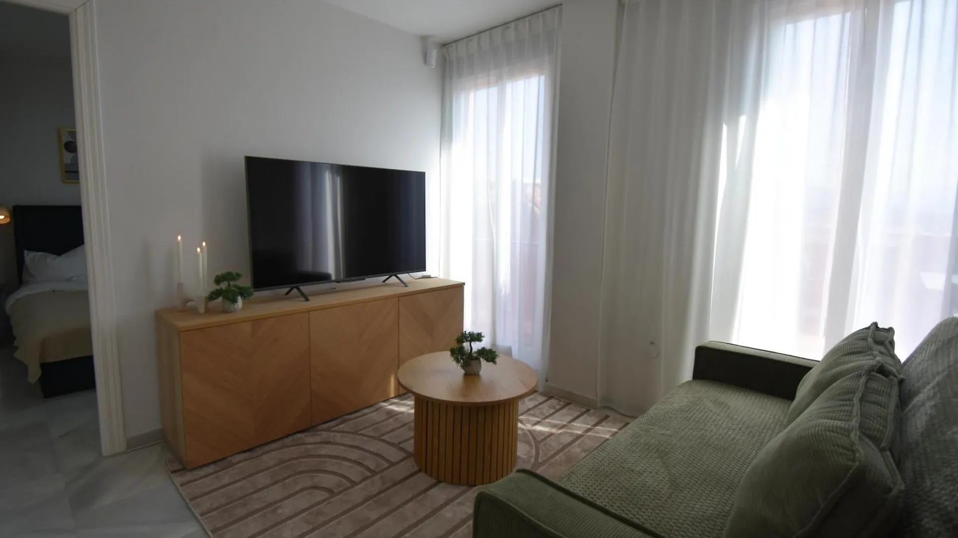 The Coral Breeze - Top Floor Apartment With Spectacular Views 마닐바